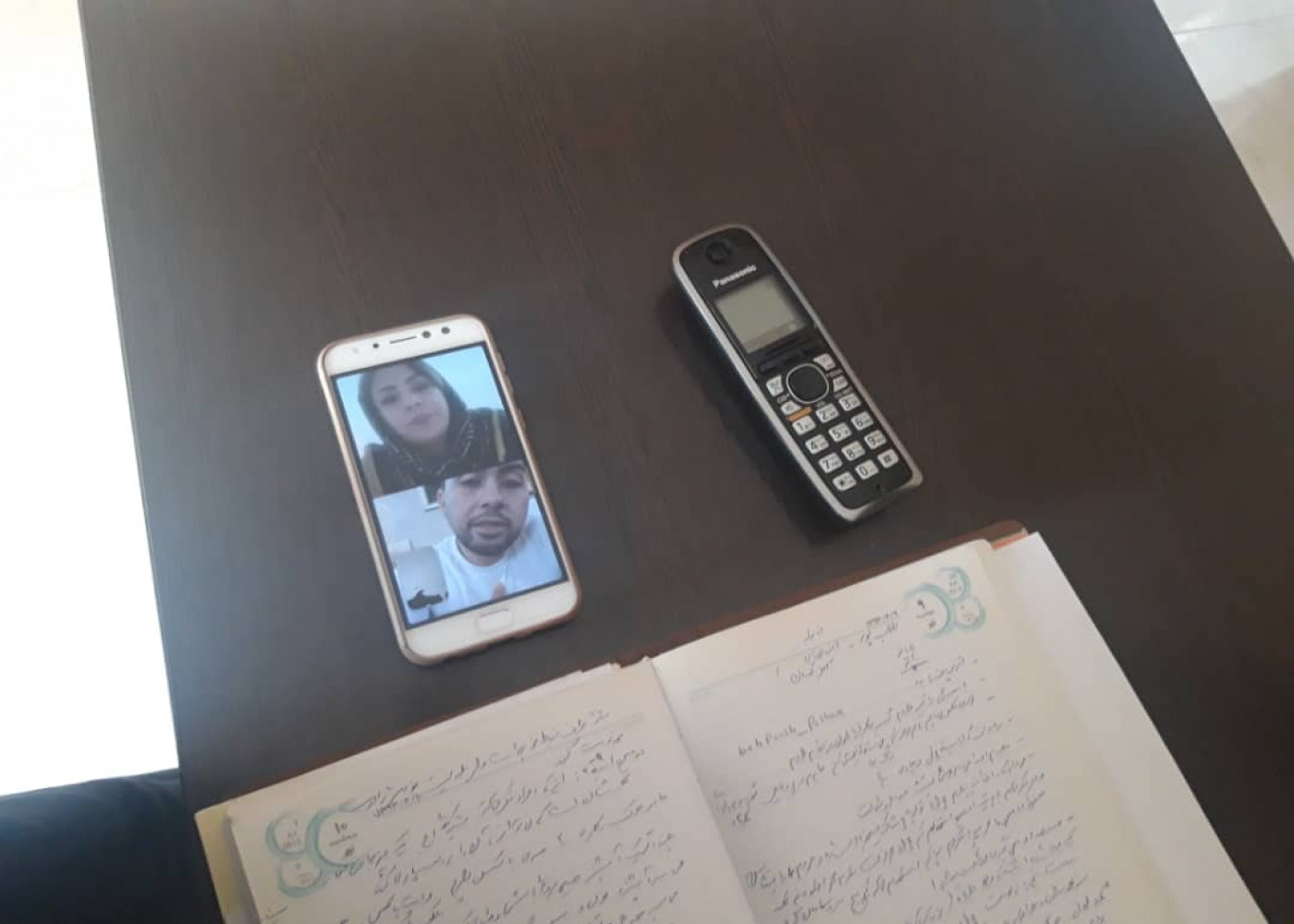 جلسه مشاوره تولیدکننده پوشاک دزفول: چرا برونسپاری شبکه های اجتماعی کسب و کار اشتباه است؟