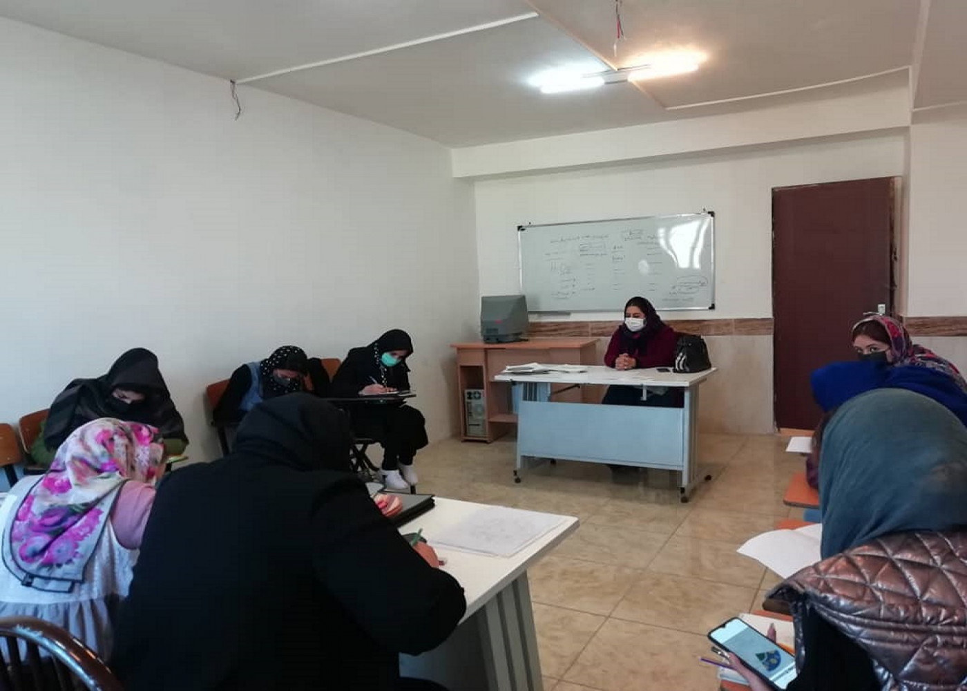 برگزاری کارگاه مهارتی حکاکی روی سفال در استان آذربایجان شرقی
