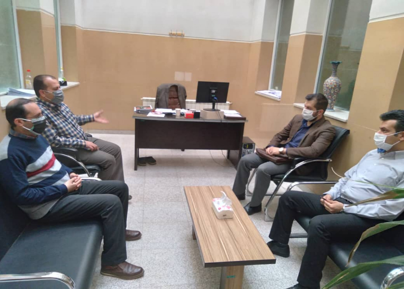 جلسه هماهنگی و برنامه ریزی با مدیر مرکز خدمات تخصصی سفال جهاد دانشگاهی همدان
