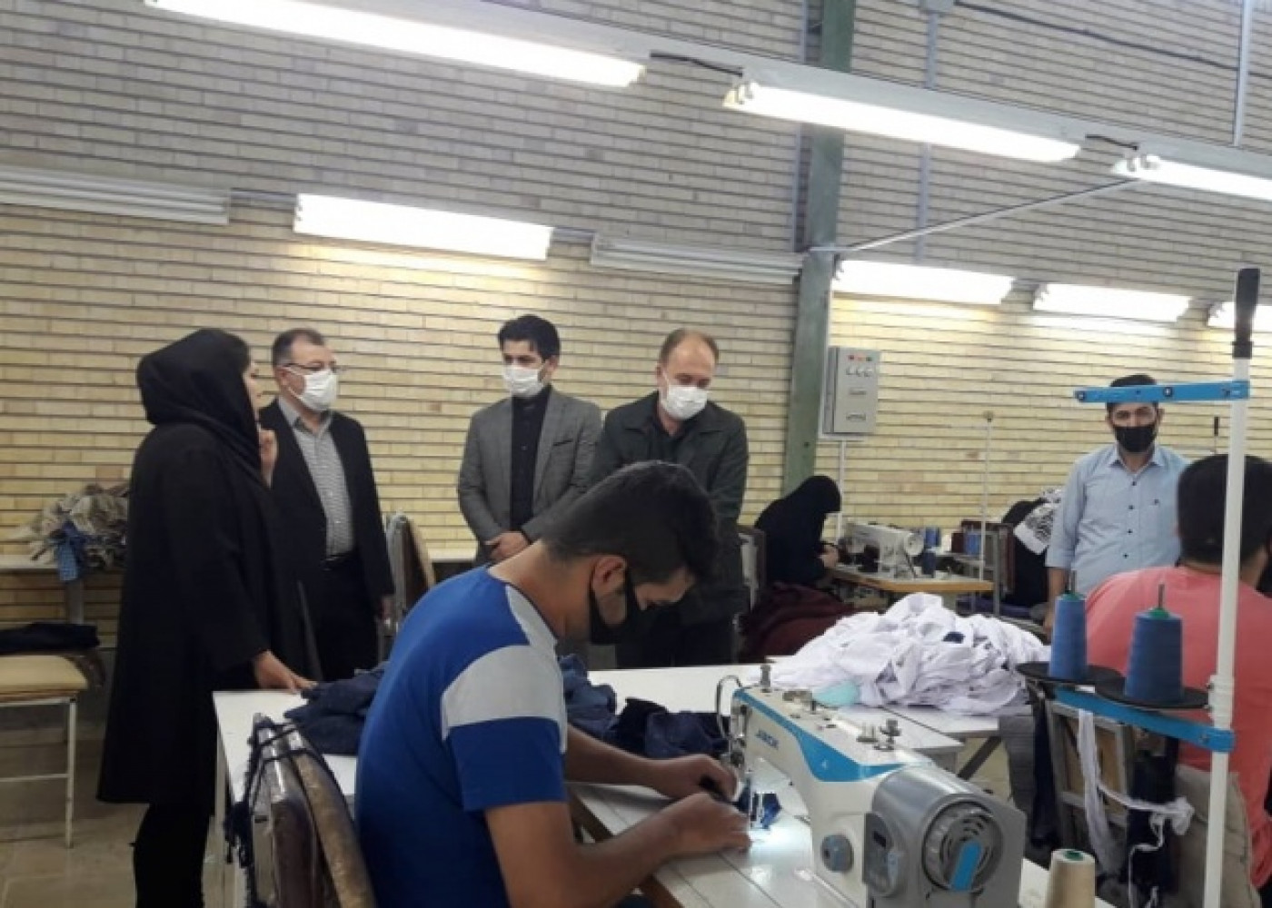 رئیس جهاددانشگاهی اردبیل در بازدید از کارگاه تولیدی پوشاک