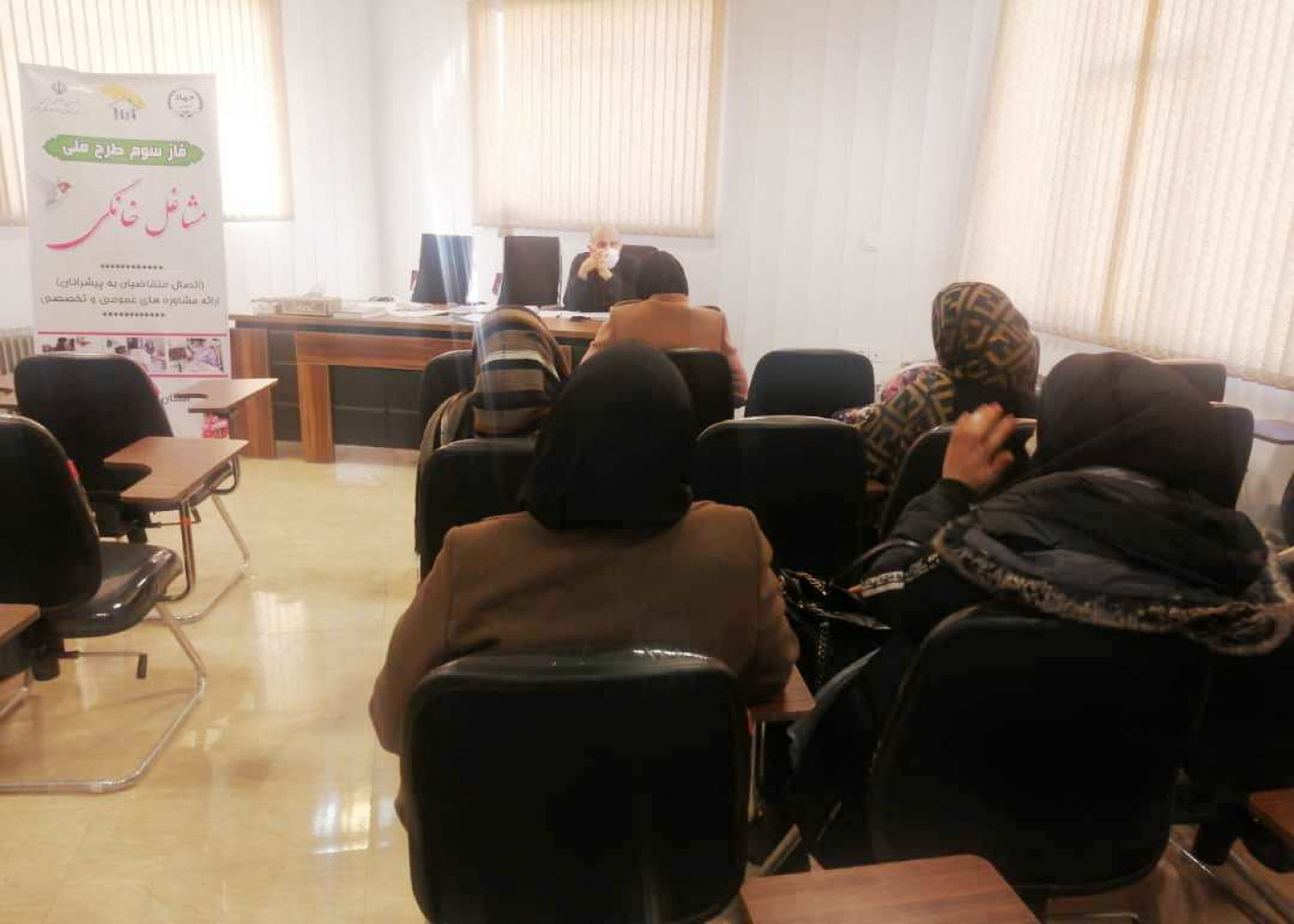 جلسه اتصال متقاضیان به پیشرانان مشاغل خانگی آذربایجان غربی در شهرستان سلماس برگزار شد