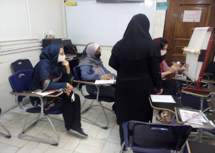 ارائه آموزش تخصصی بافت گلیم  به متقاضیان در شهر اصفهان