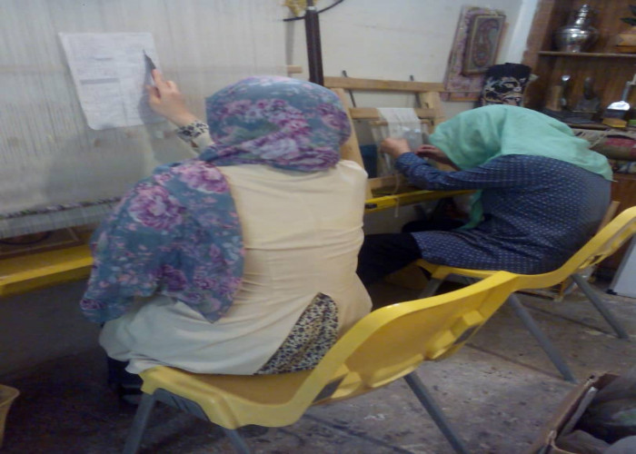 ارائه آموزش تخصصی بافت تابلو فرش به متقاضیان در شهر اصفهان