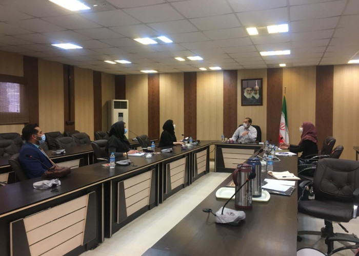 جلسه مشاوره توسعه بازار برای تولیدی پوشاک مطهره پیشران طرح مشاغل خانگی خوزستان