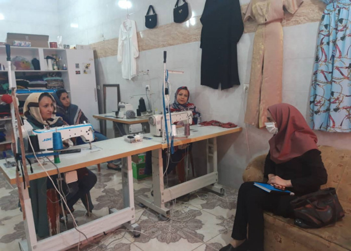بازدید تیم اجرایی طرح مشاغل خانگی خوزستان از تولیدی پوشاک کوک طلایی در اهواز