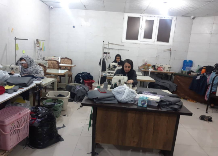 کارشناس اجرایی طرح توسعه مشاغل خانگی خوزستان از کارگاه بهین دوخت رامهرمز بازدید کرد