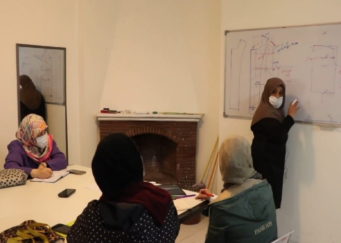 جلسه آخر کلاس آموزش خیاطی برای مشاغل خانگی قزوین برگزار شد.