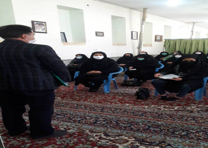 اولین جلسه آموزش کشت زعفران در شهر هوره برگزار شد