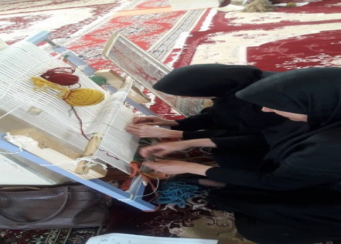 اتمام سلسله آموزش‌های تکمیلی مشاغل خانگی آموزش گلیم و فرش در روستای شیخ شبان