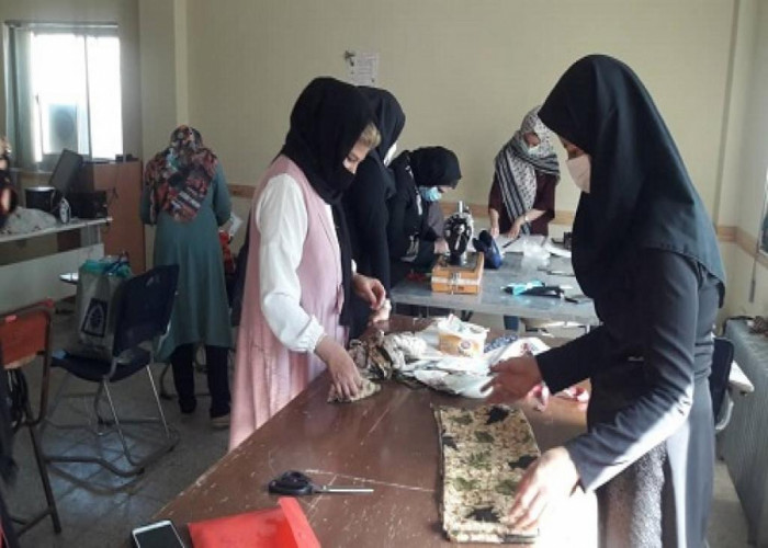 بازدید از پیشران خیاطی در راستای طرح ملی توسعه مشاغل خانگی استان کرمان