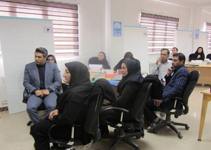 نشست اتصال متقاضیان رشته پوشاک طرح نوین مشاغل خانگی با پشتیبان در جهاد دانشگاهی ایلام