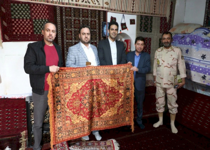 مستند فرش دورو ابریشم متعلق به ترکمن‌های رازوجرگلان ساخته می‌شود