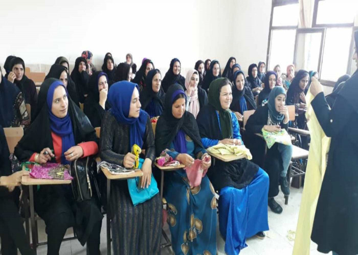 برگزاری دورۀ آموزشی تخصصی دوخت لباس محلی طرح مشاغل نوین خانگی در شهرستان لردگان