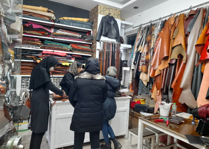 بازدید از کارگاه تولیدی و فروشگاه محصولات چرمی دست دوز در زنجان