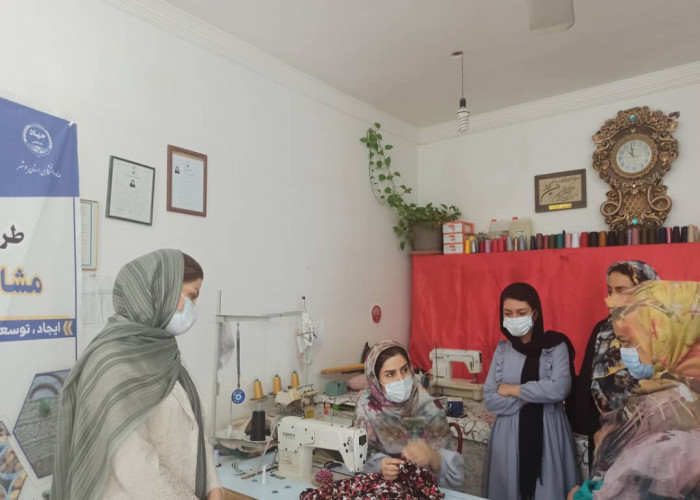 بازدید اعضای دبیرخانه طرح ملی توسعه مشاغل خانگی بوشهر از دوره آموزش خیاطی شهربرازجان