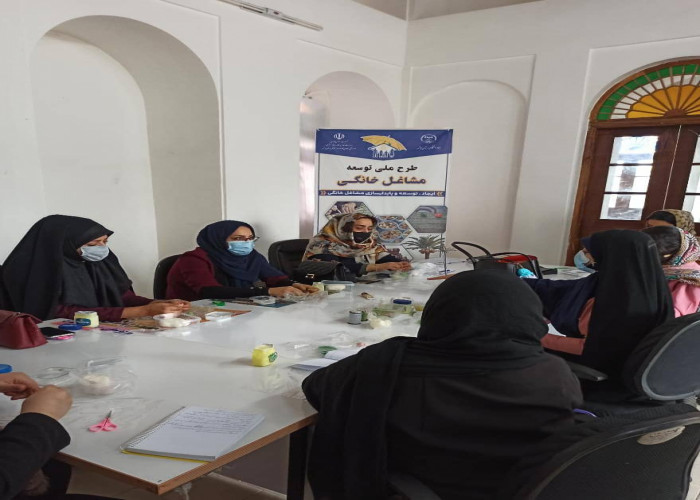 برگزاری کارگاه آموزشی ساخت گل کاکتوسی با خمیر در بوشهر
