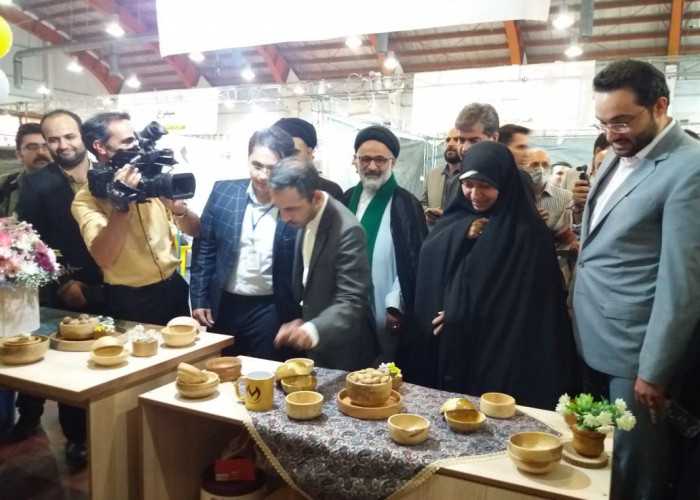 بازدید مسئولین استانی از نمایشگاه تخصصی مشاغل خانگی در قزوین